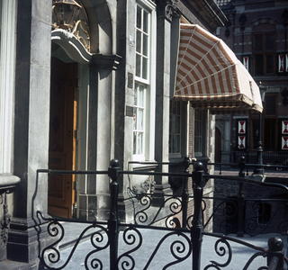 119641 Gezicht op een gedeelte van het pand Janskerkhof 13 (kantoor Algemene Bank Nederland) te Utrecht.